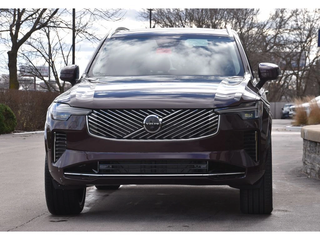 2026 Volvo - image 8