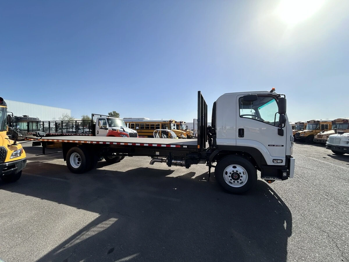 2025 Isuzu FTR — photo 6