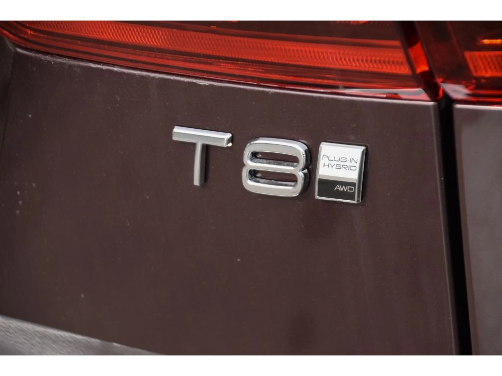 2026 Volvo - image 24