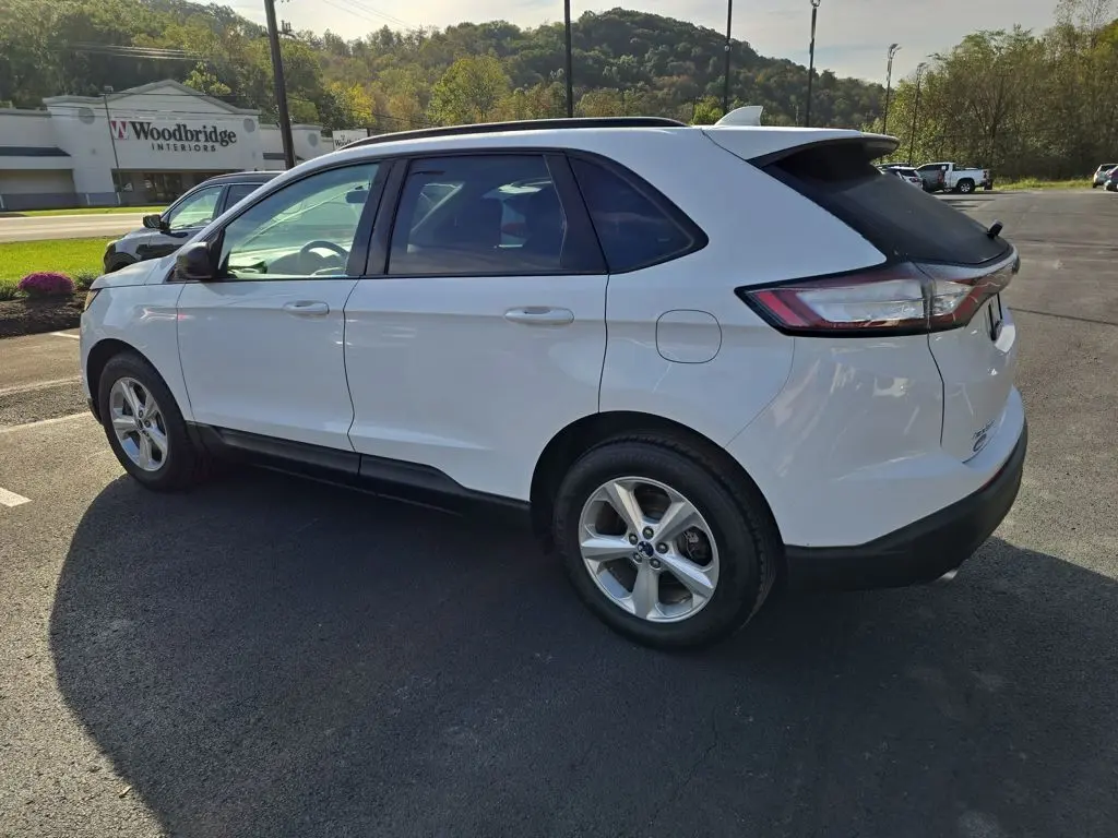 2017 Ford Edge SE photo 3
