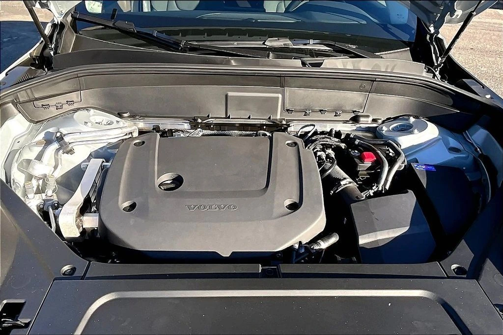 2026 Volvo - image 11