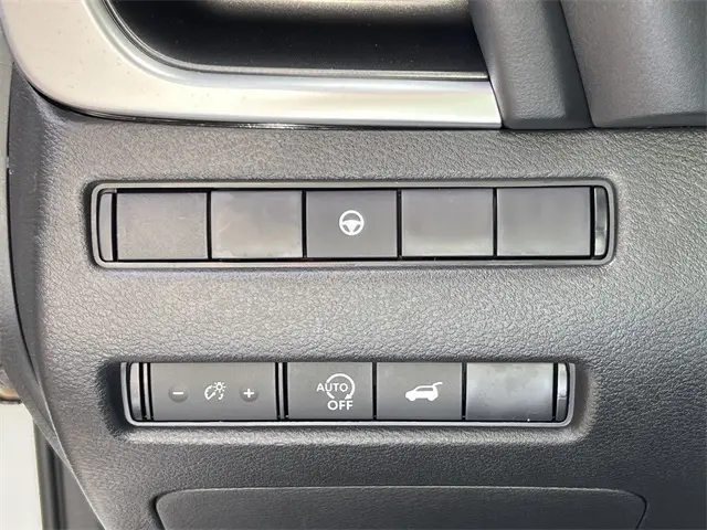 2026 Nissan Rogue SV photo 10