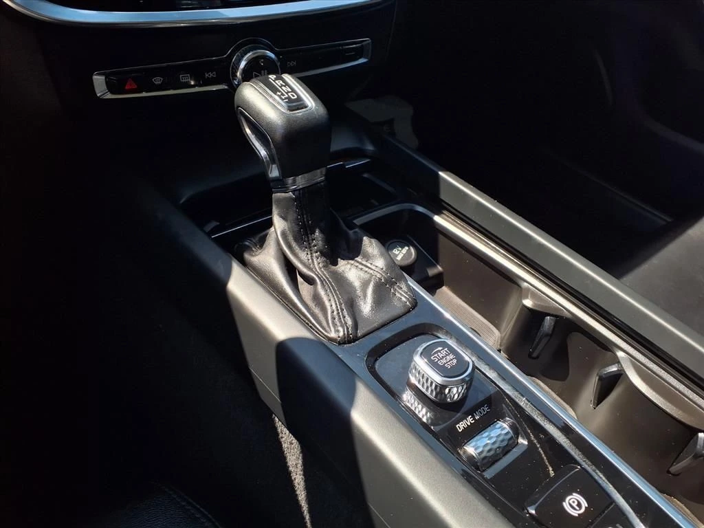 2021 Volvo - image 9