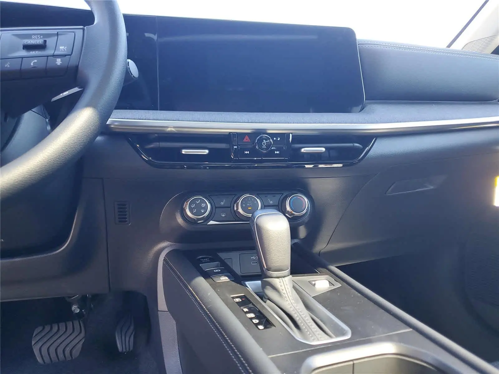 2025 Nissan Kicks SV photo 15