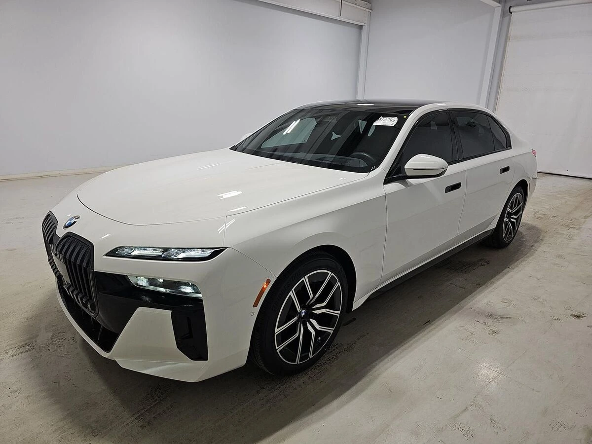 2023 BMW 7 Series 740i's photo