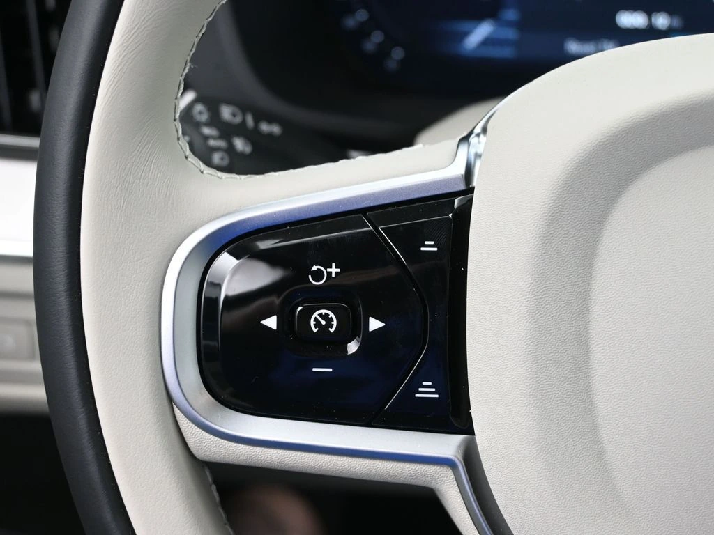 2026 Volvo - image 11
