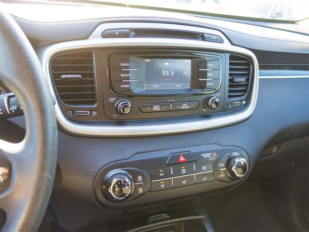 2017 Kia Sorento LX photo 23