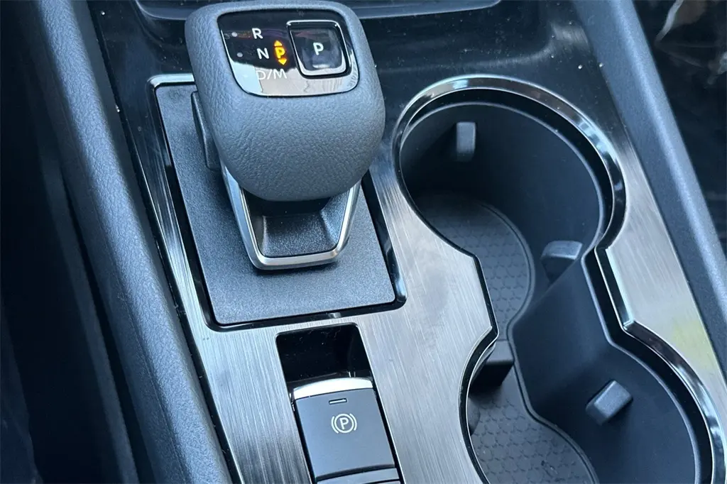 2026 Nissan Rogue SV photo 20
