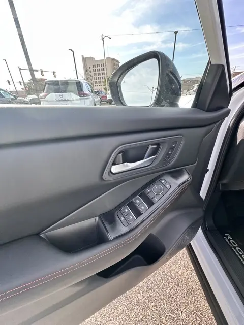 2026 Nissan Rogue SV photo 20