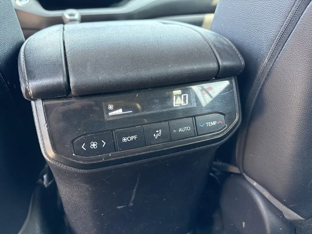 2022 Toyota Highlander Hybrid XLE photo 31