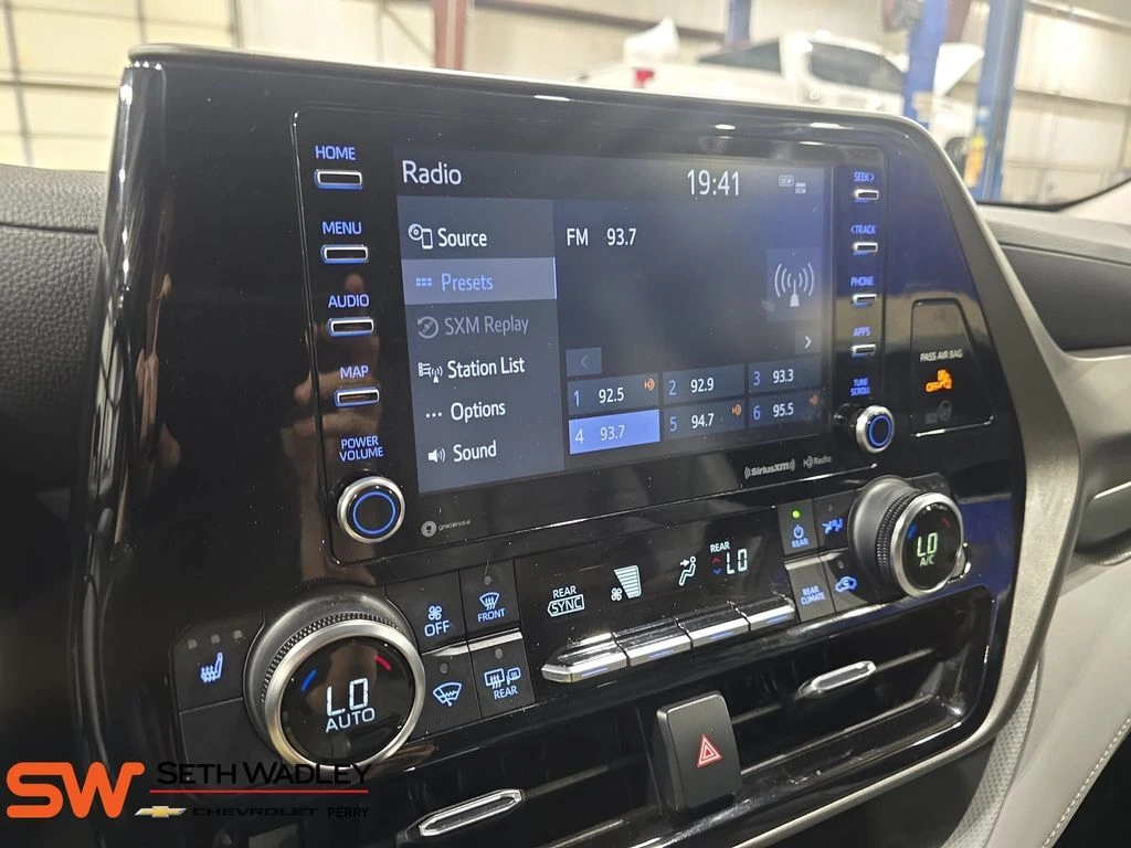 2021 Toyota Highlander XLE - Photo 22