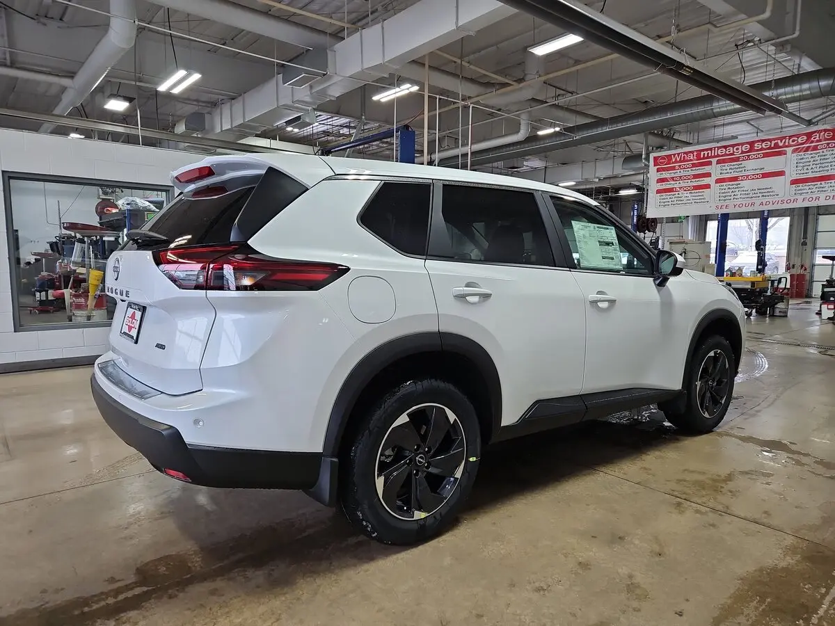 2026 Nissan Rogue SV photo 3