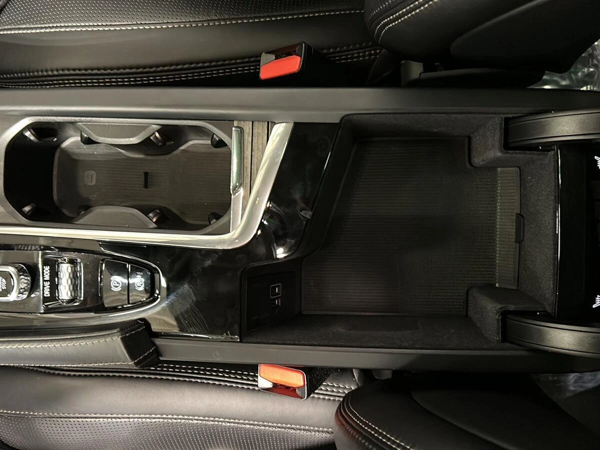 2021 Volvo - image 32