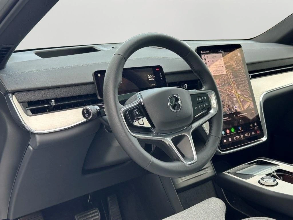 2025 Volvo - image 19