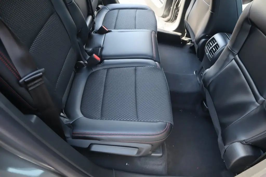 2026 Ford Escape ST-Line photo 15