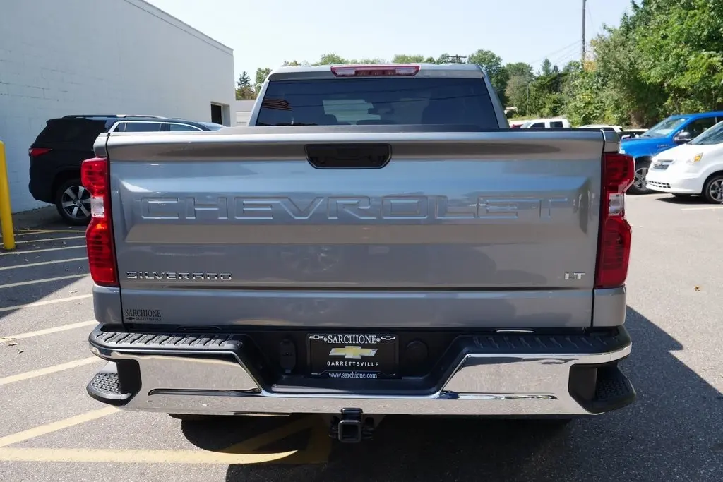 2026 Chevrolet Silverado LT photo 4