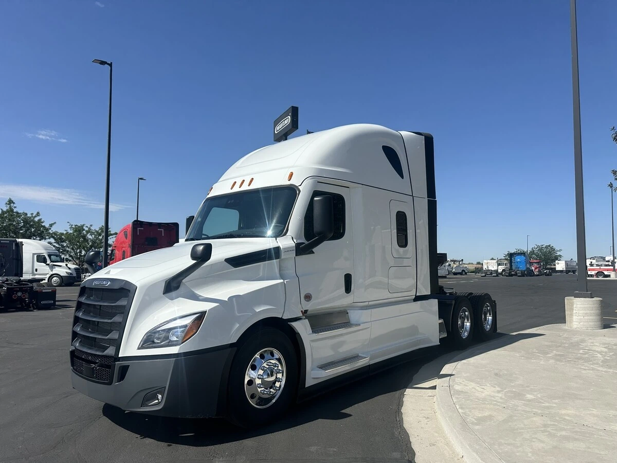 2026 Freightliner Cascadia - image 2
