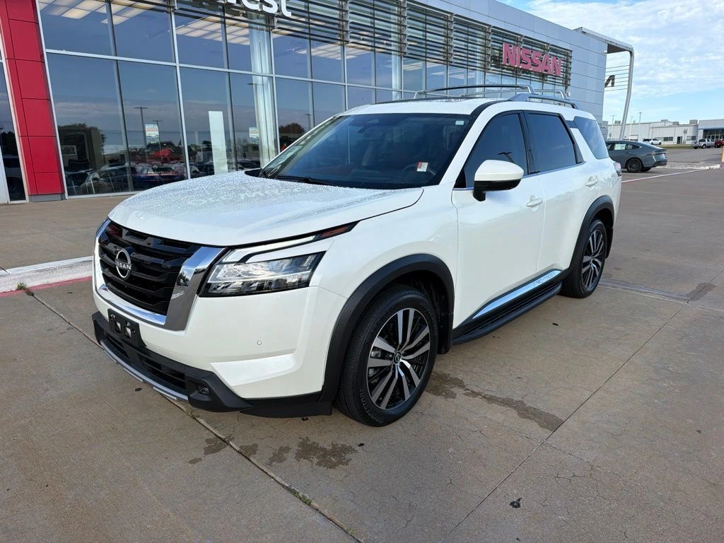 2024 Nissan Pathfinder Platinum 4WD's photo