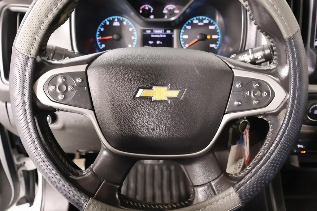2022 Chevrolet Colorado LT photo 3
