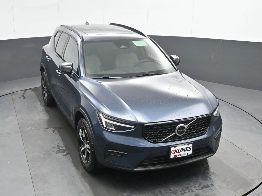 2026 Volvo - image 32
