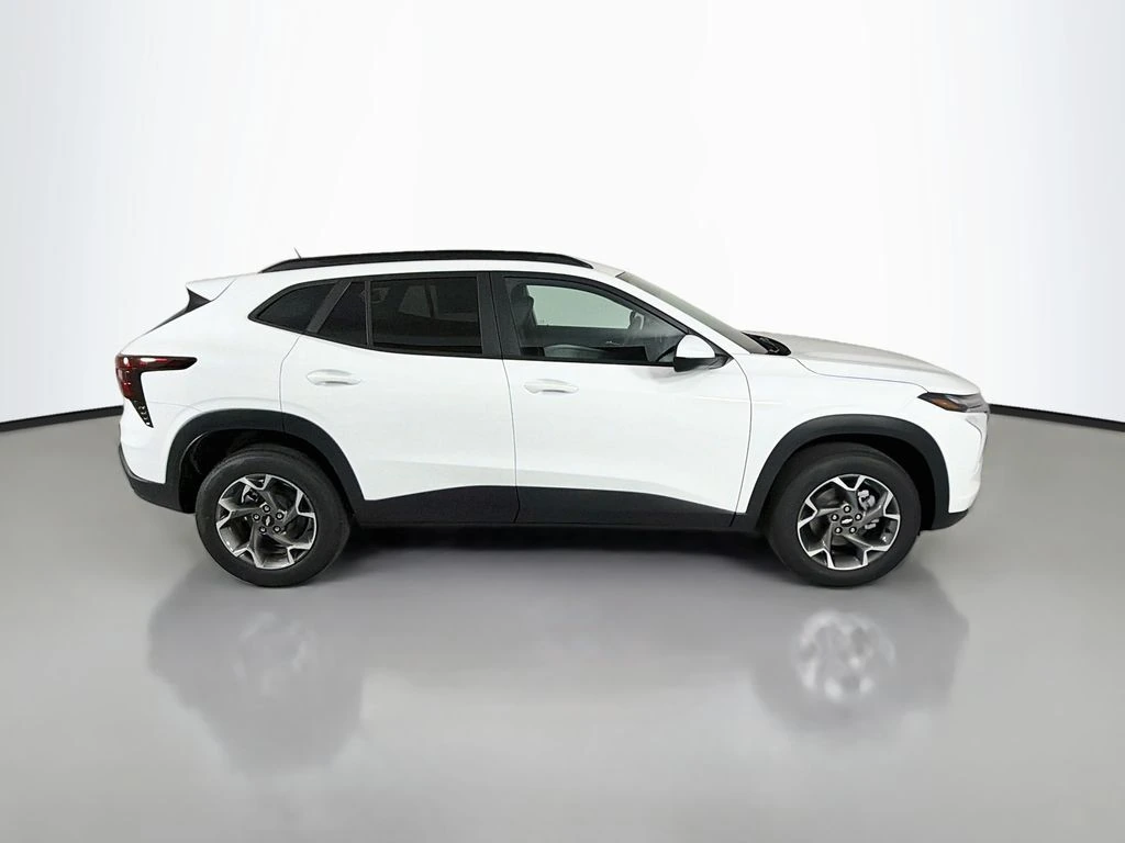 2026 Chevrolet Trax LT - Photo 8