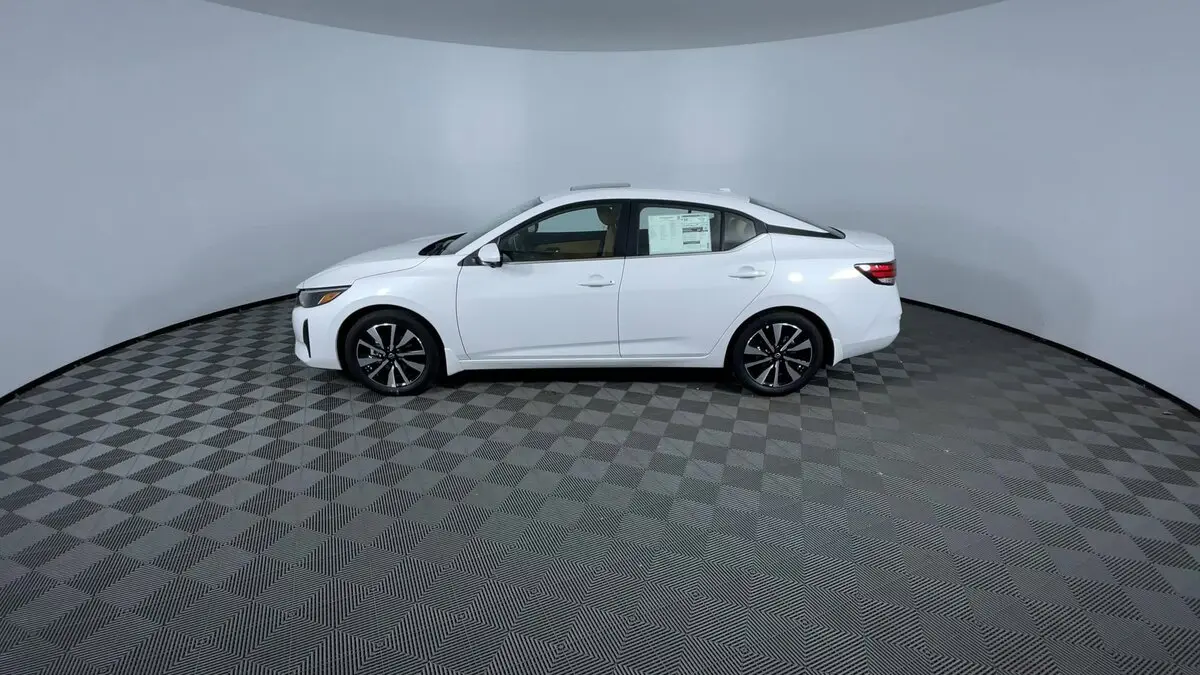 2025 Nissan Sentra SV photo 2