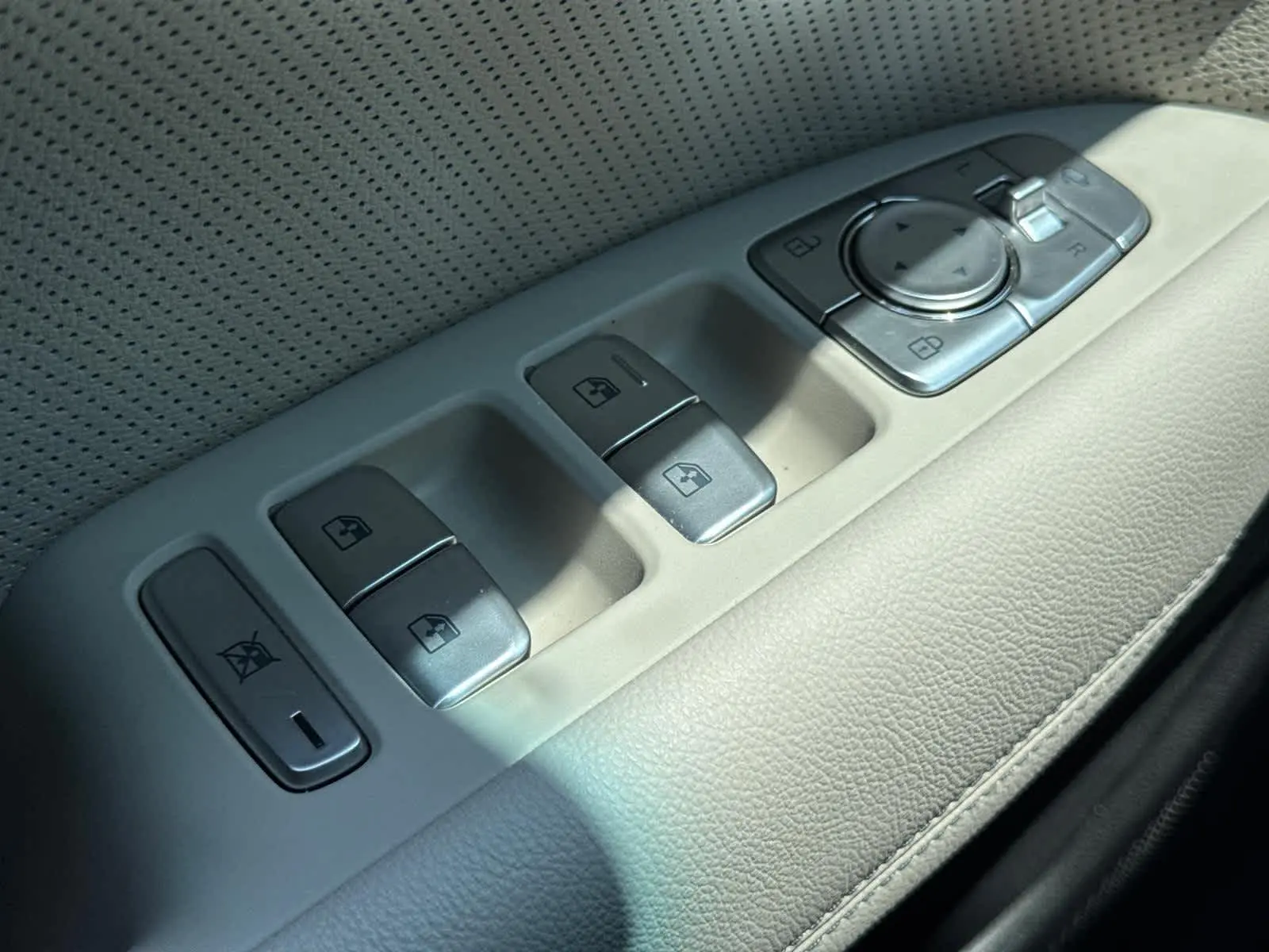 2022 Genesis G70 2.0T photo 23