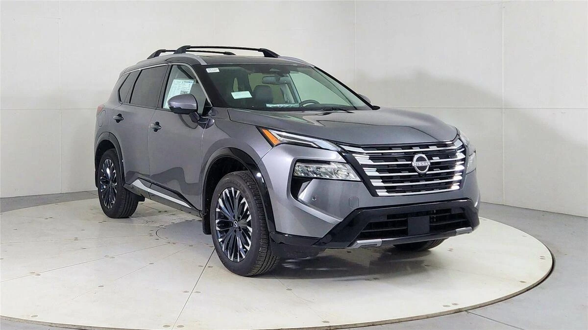 2026 Nissan Rogue Platinum's photo