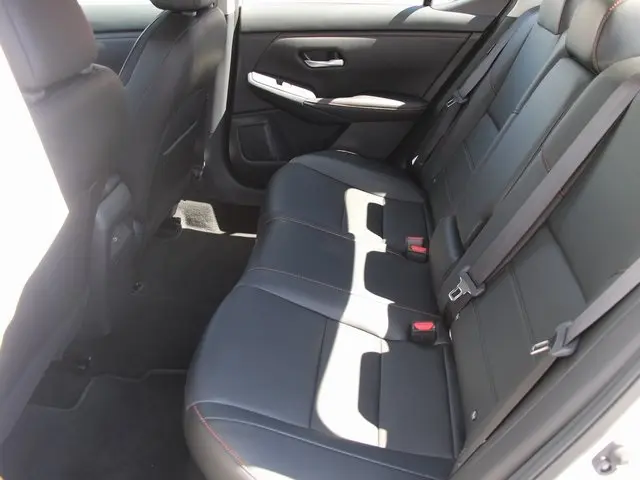 2024 Nissan Sentra SR Premium photo 27