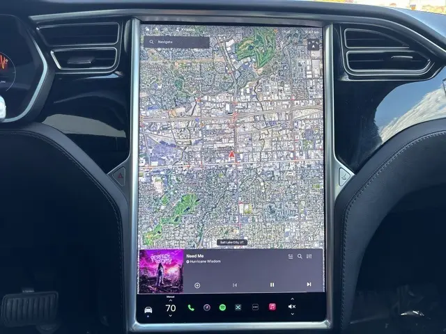 2017 Tesla Model X 75D photo 28