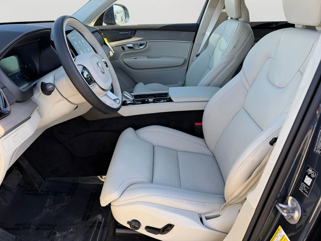 2026 Volvo - image 16