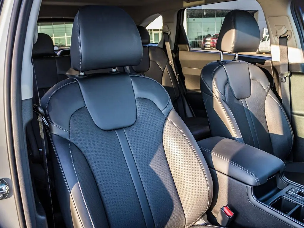 2025 Kia Sorento S photo 9