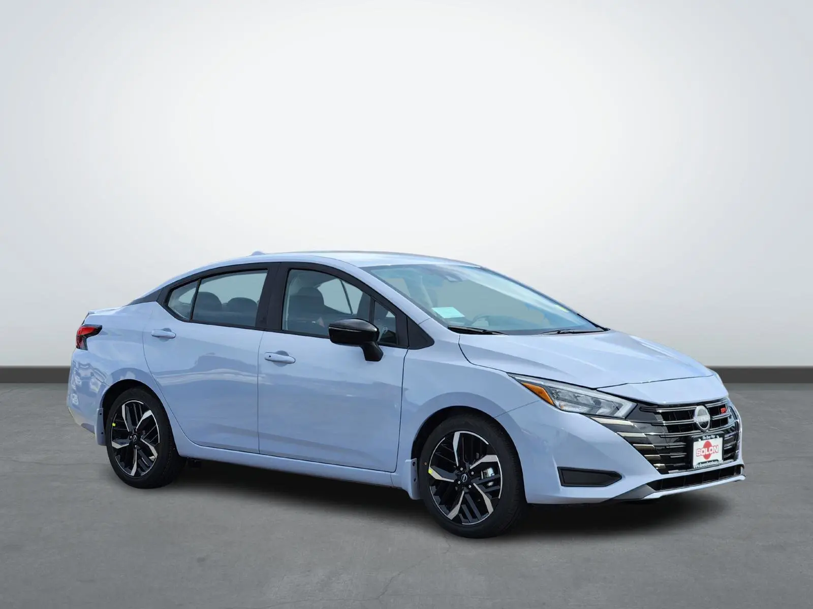 2025 Nissan Versa SR photo 5