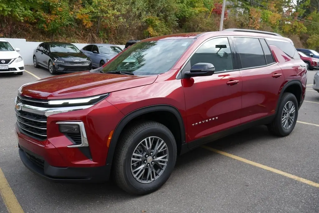 2026 Chevrolet Traverse 2LT photo 4