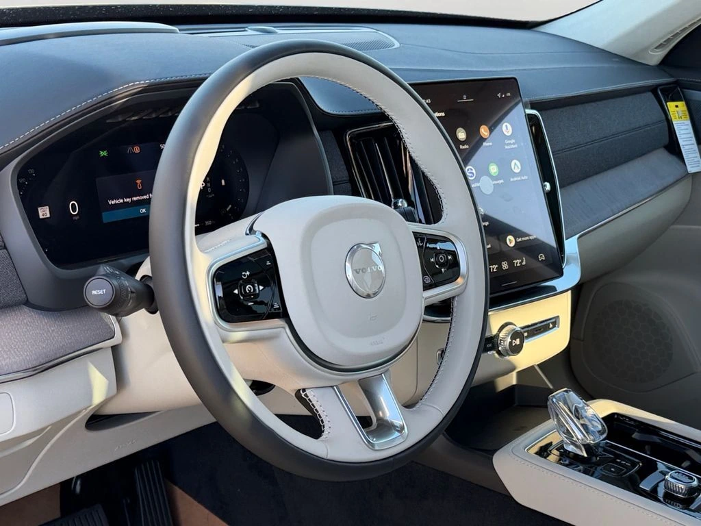 2026 Volvo - image 15