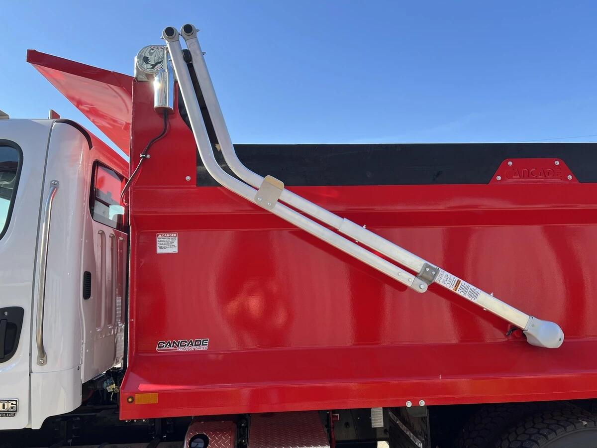 2027 Freightliner M2 106 — photo 4