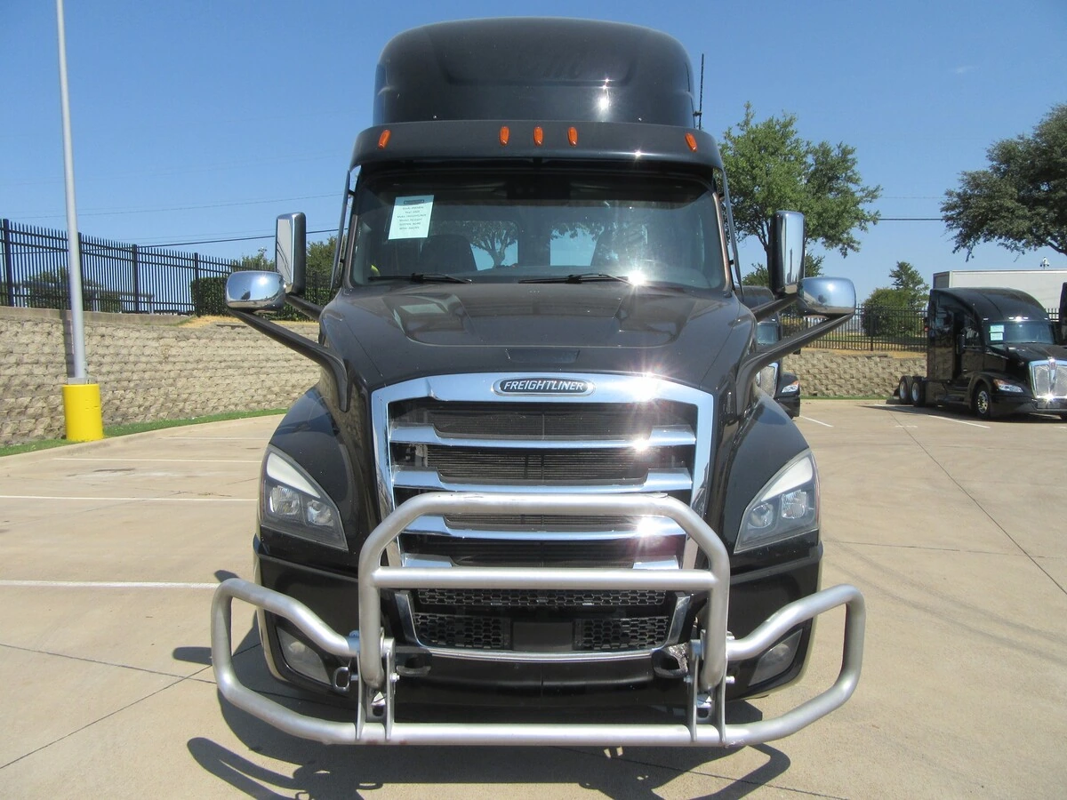 2023 Freightliner Cascadia — photo 7
