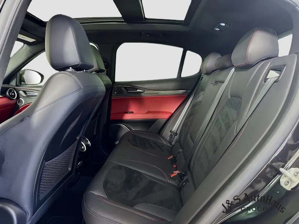 2021 Alfa Romeo Stelvio Quadrifoglio photo 25