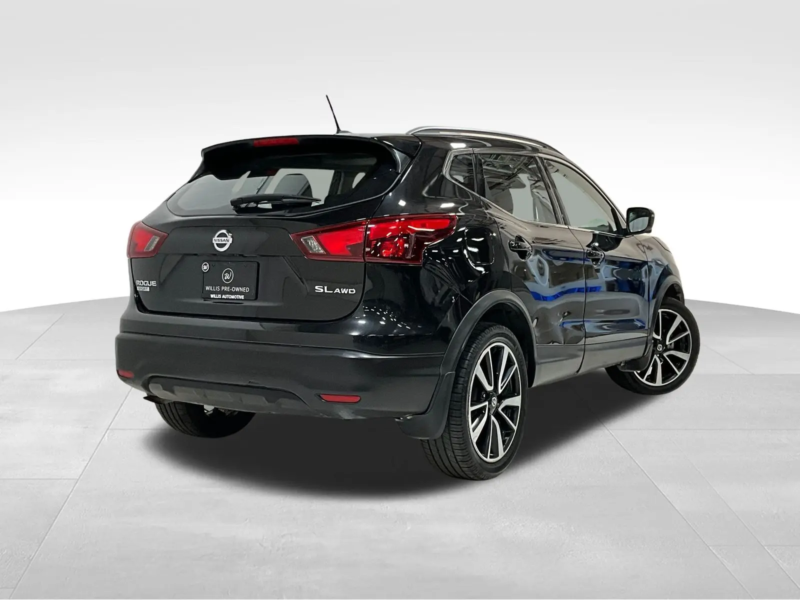 2018 Nissan Rogue Sport SL photo 2