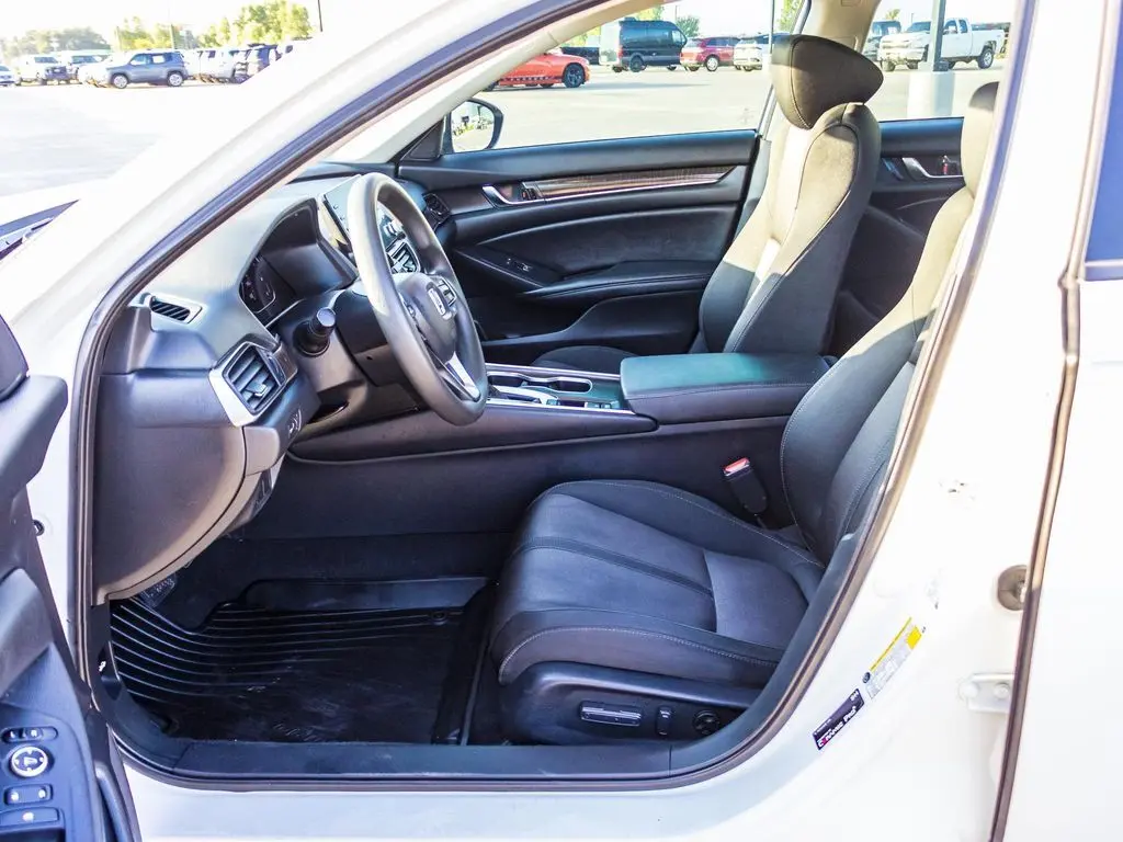 2019 Honda Accord EX photo 24