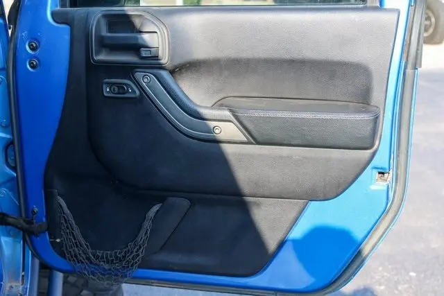 2016 Jeep Wrangler Unlimited High Tide photo 10