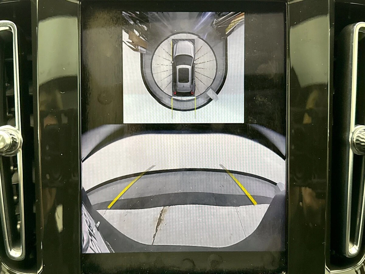 2025 Volvo - image 11