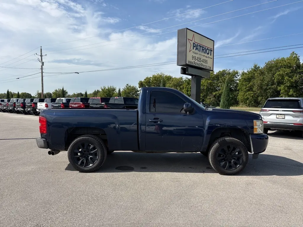 2010 Chevrolet Silverado 1500 Work Truck photo 2