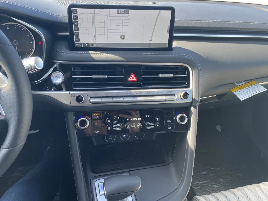 2025 GENESIS G70 Standard - Photo 17