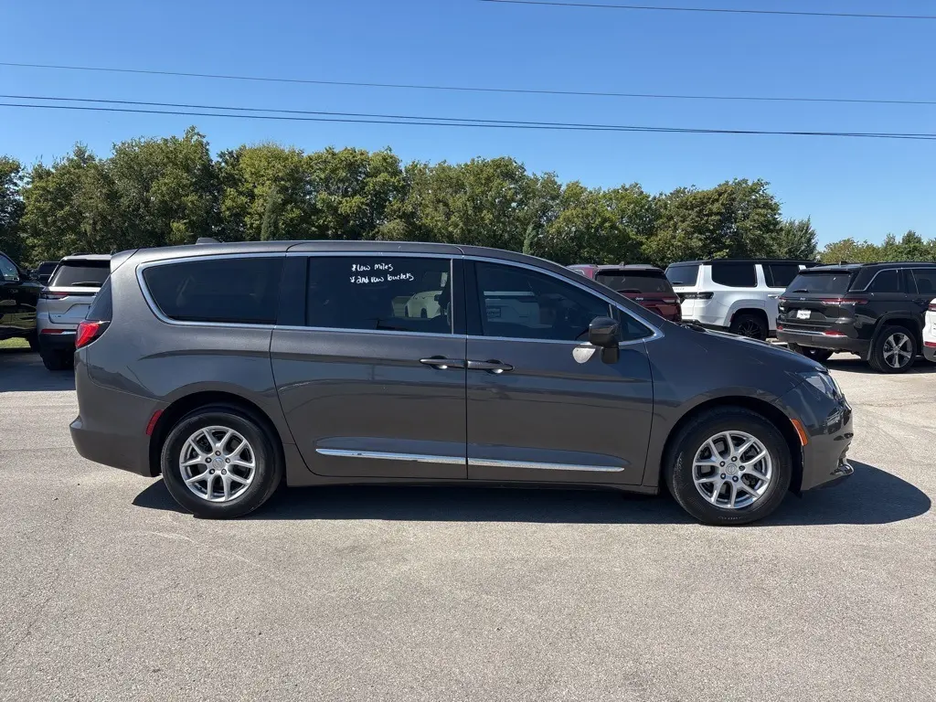 2020 Chrysler Voyager LX photo 2