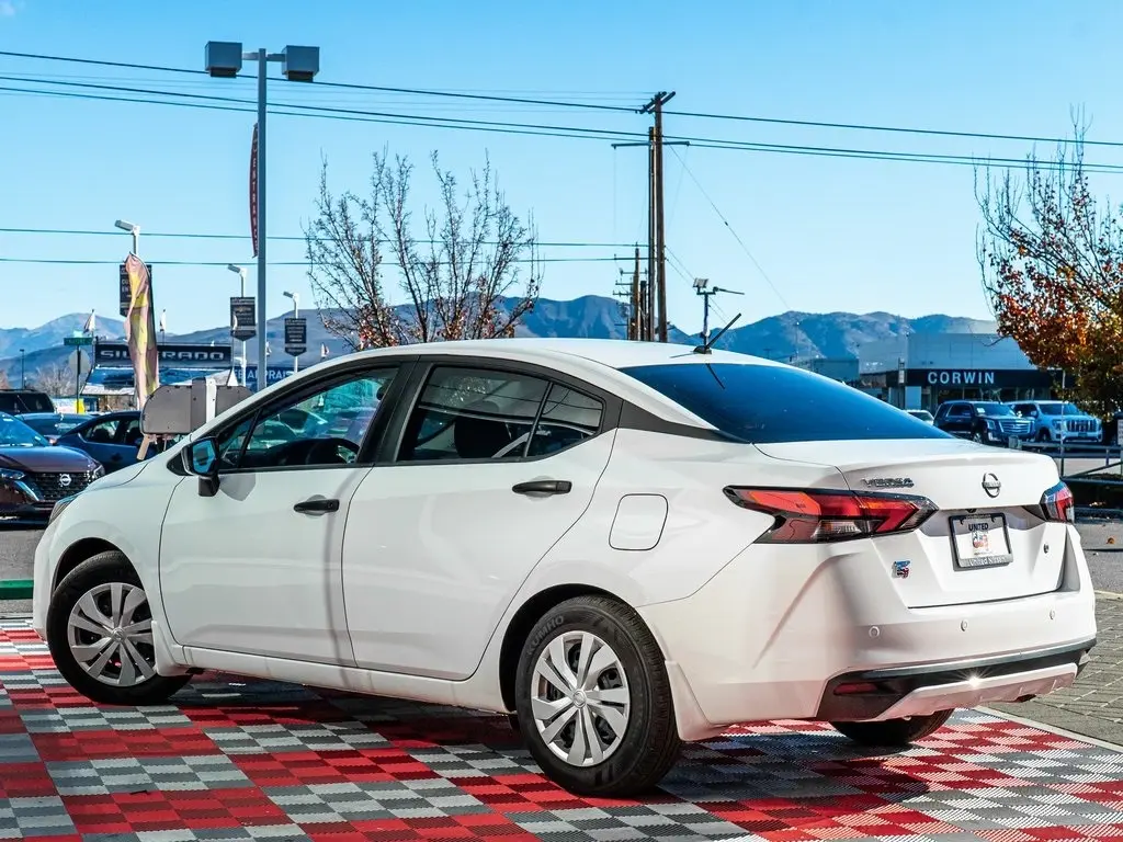 2025 Nissan Versa 1.6 S photo 4