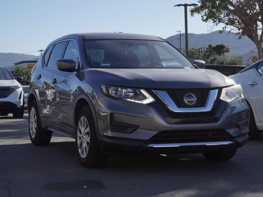 2019 Nissan Rogue S's photo