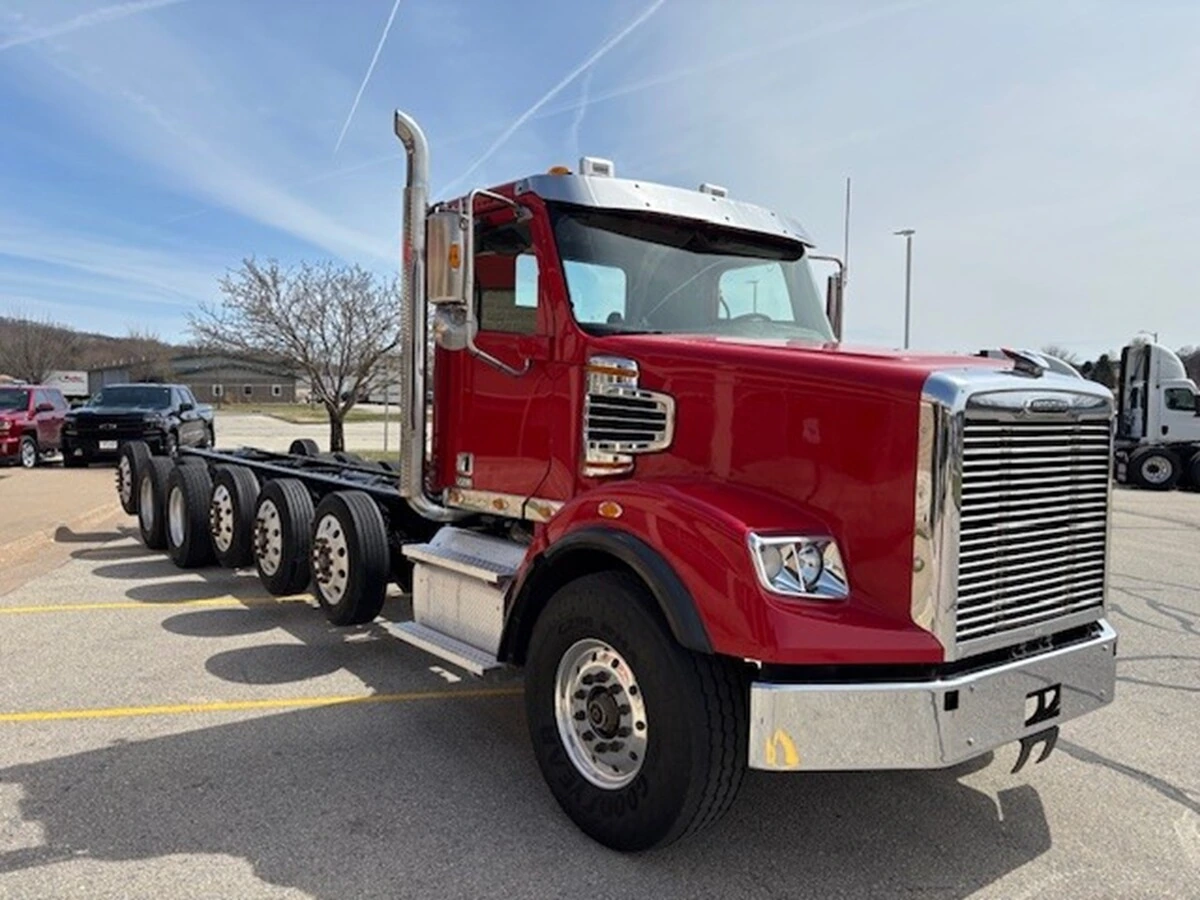 2021 Freightliner 122SD - image 3