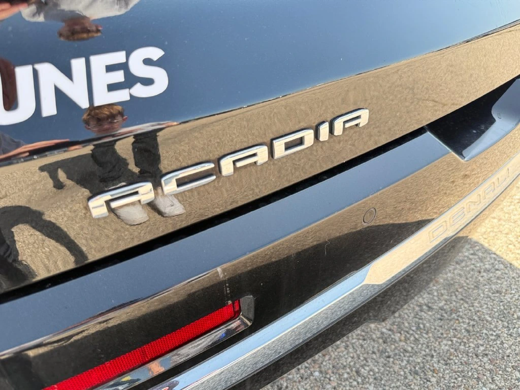 2023 GMC Acadia Denali - Photo 38