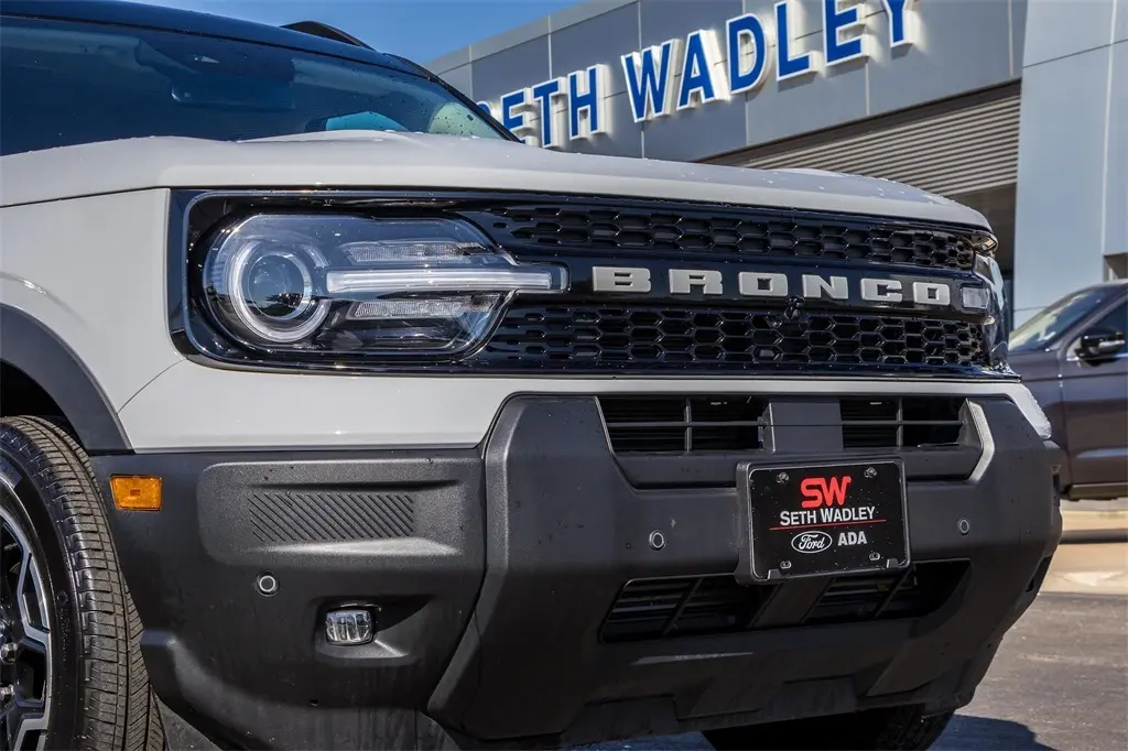 2025 Ford Bronco Sport Outer Banks photo 2